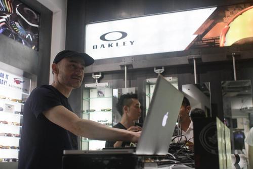 th_1000_OAKLEY_CORPORATE COLLABORATION ART TOKYO 2014th_1000_MG_1450.jpg